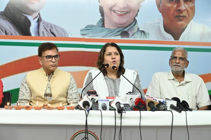 बढ़ाईये हाथ - कांग्रेस के साथ - फिर कमलनाथ